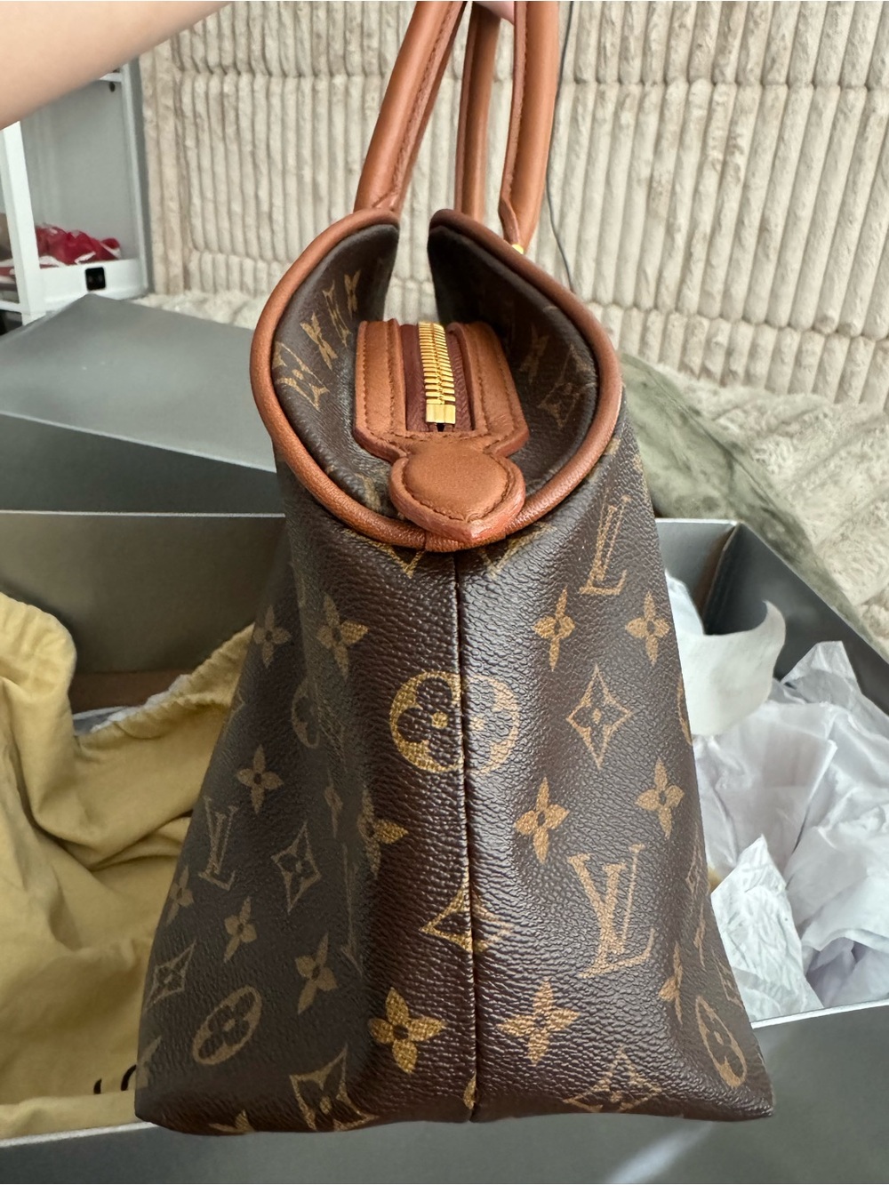 Louis Vuitton Brown, Tan & Burgundy Panelled Monogram Satchel - Picture 4 of 11